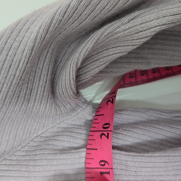 Scalloped Sweater - Picture 5 of 5